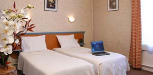 Twin with private facilities (shower)